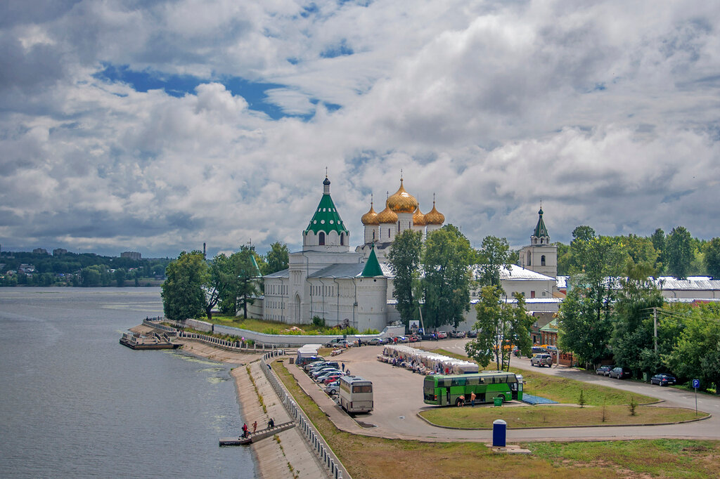 Кострома 94. Москва река Кострома. Из Костромы золотое кольцо. Золотое кольцо России душа. Кострома достопримечательности золотого кольца фото.